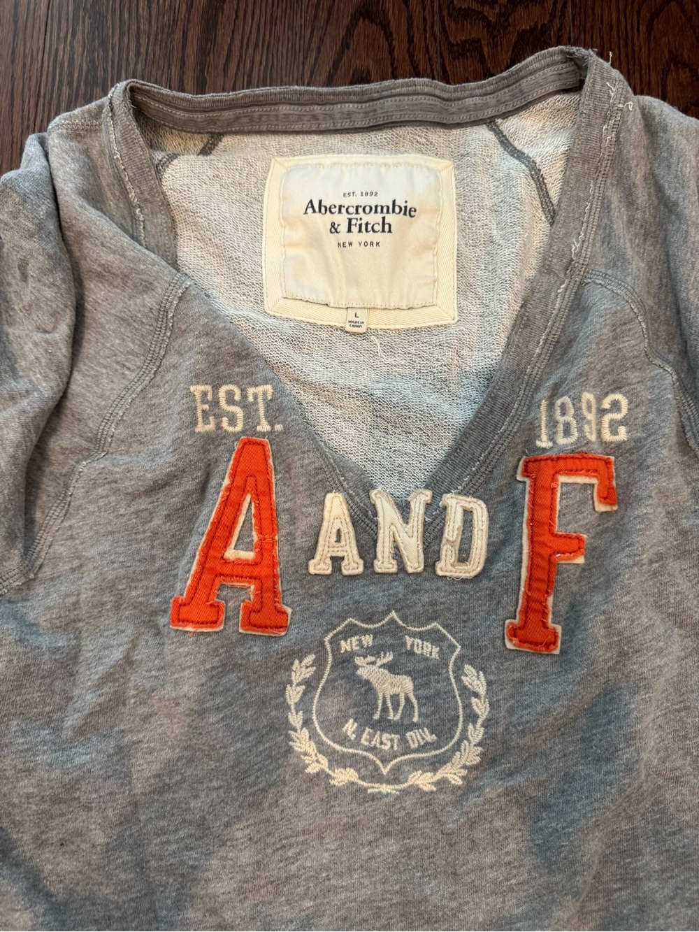 Abercrombie & Fitch Gray V-Neck Logo Sweatshirt Women’s Large